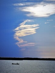 河口の秋空・・・