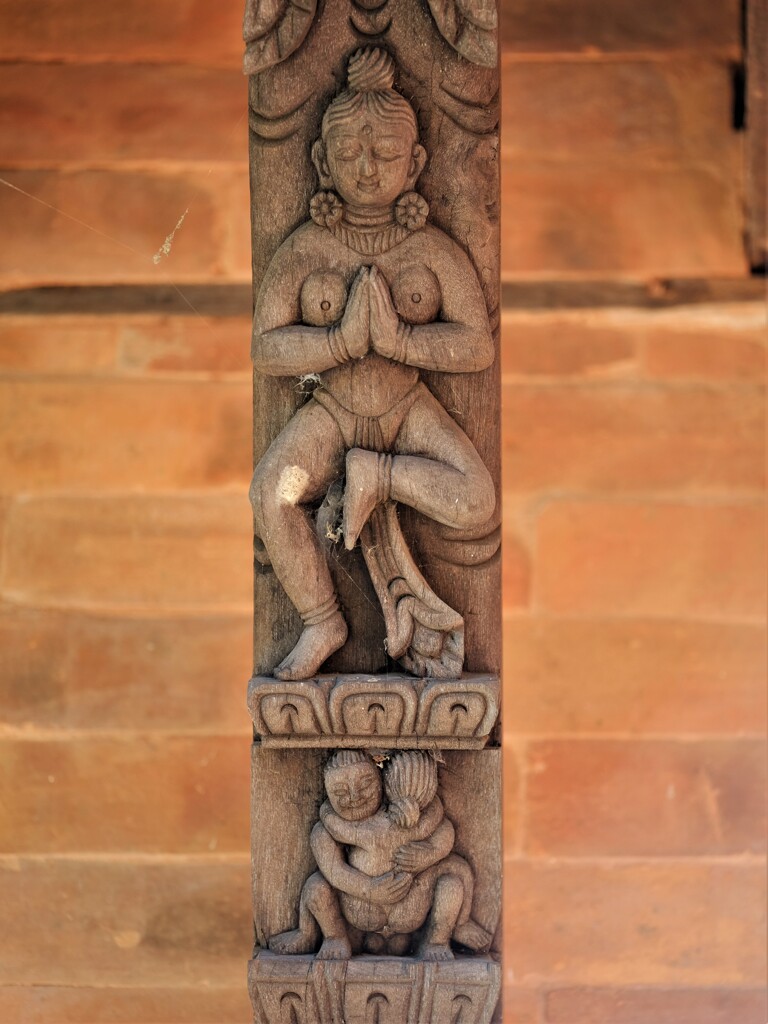 ネパールの彫刻作品・・・2