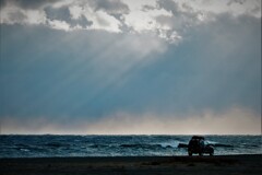 光射す浜・・・