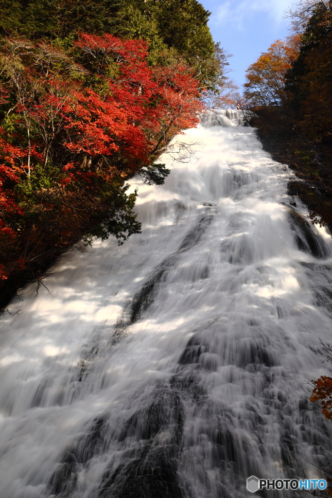 木漏れ日の湯滝