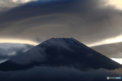 厚い傘雲