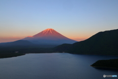 紅に染まる