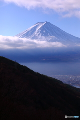 雲上に浮かぶ