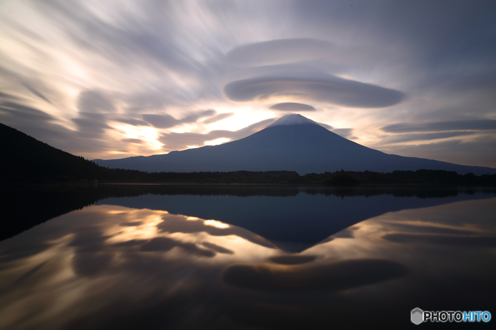 流れる雲と吊るし雲