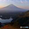 芽吹きの山々