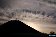 うろこ雲の影