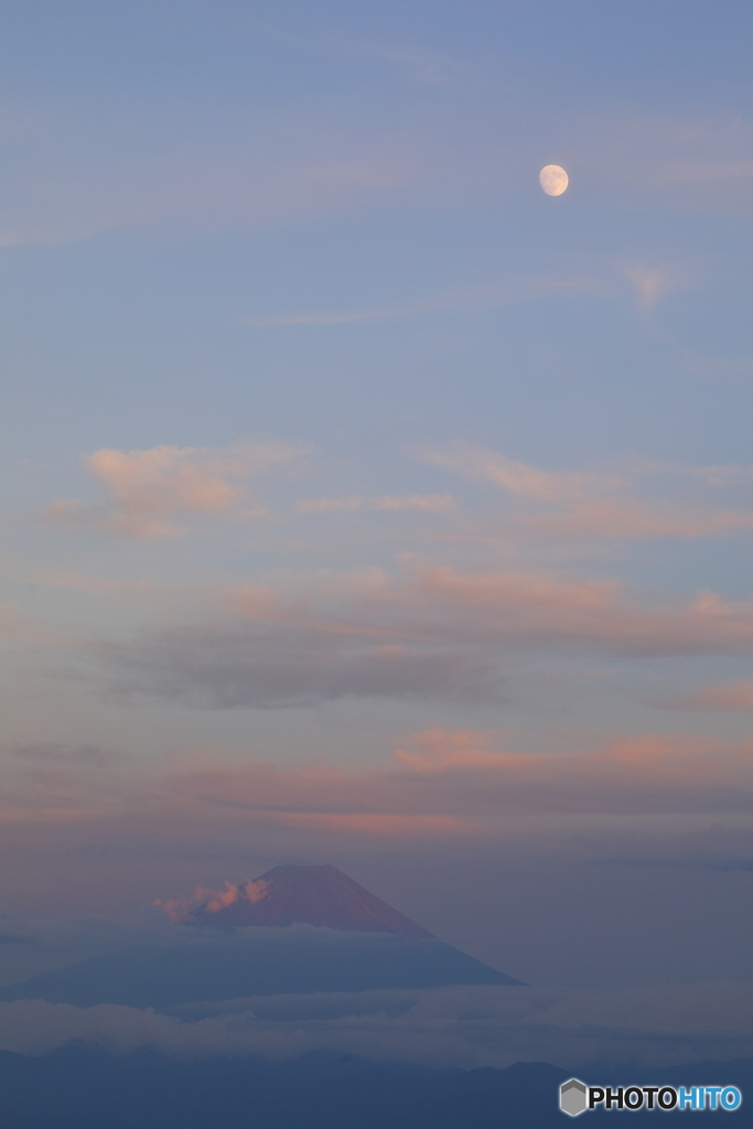 夕焼け空と月