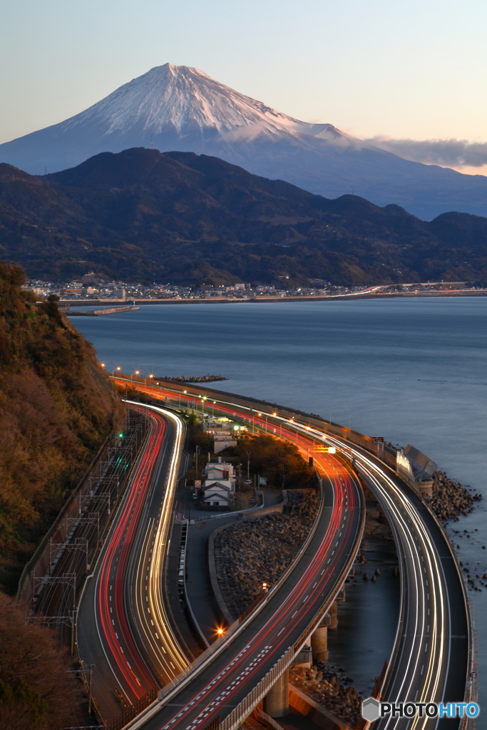 朝陽と光跡