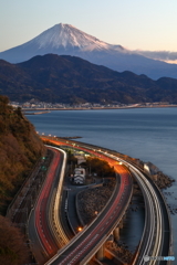 朝陽と光跡