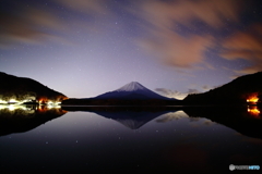 静かな湖面