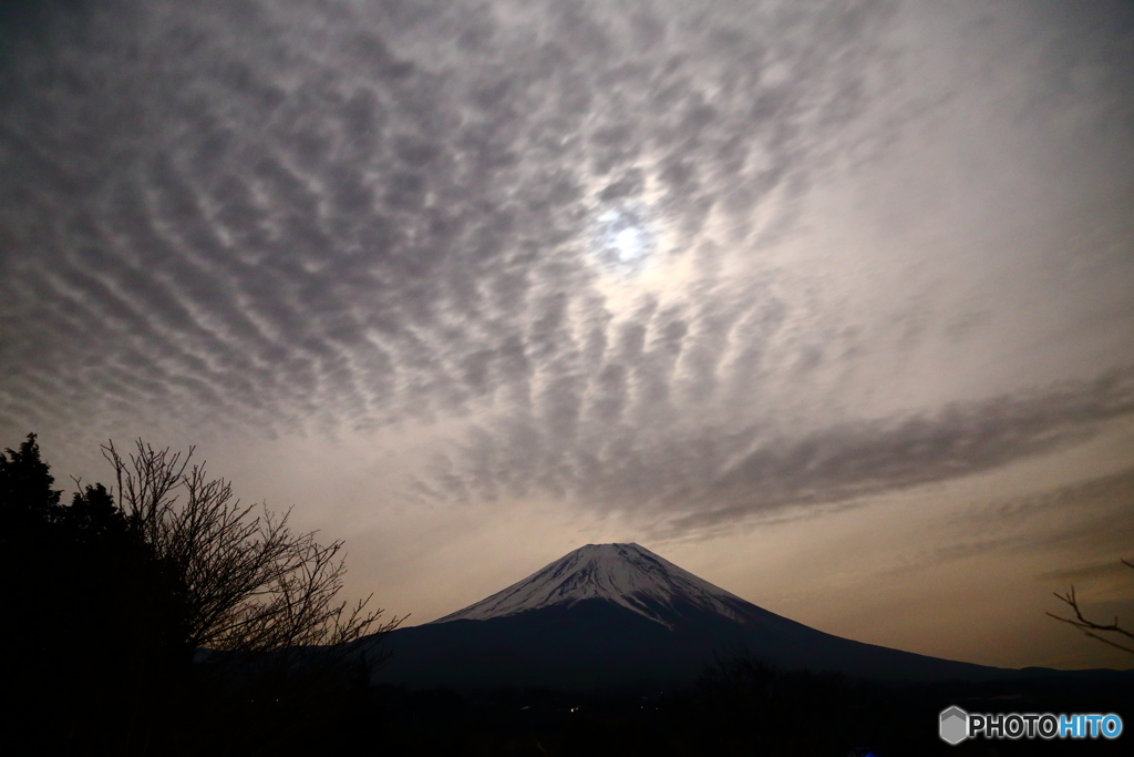 羊雲の夜