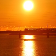 鉄橋と朝日