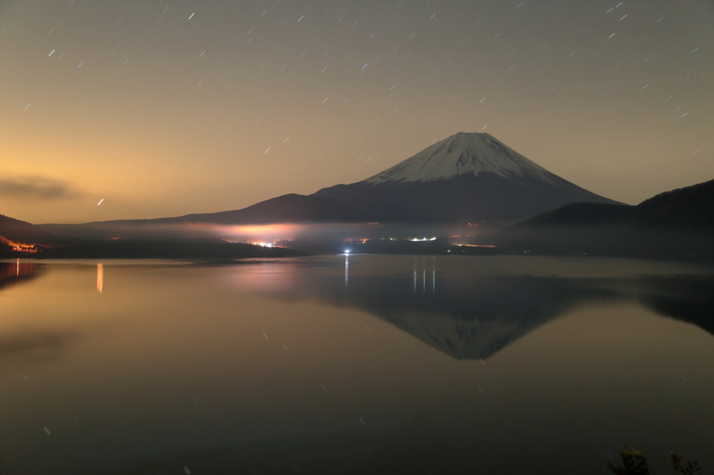 早朝本栖湖