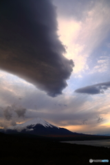 巨大吊るし雲に期待