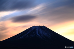 朝焼けとミニ吊るし雲