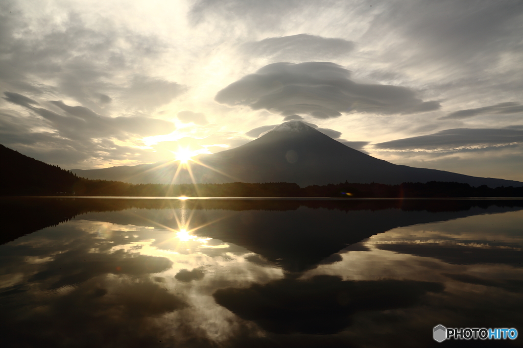 吊るし雲と朝日