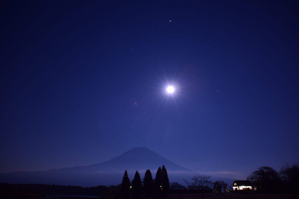 満月と富士山