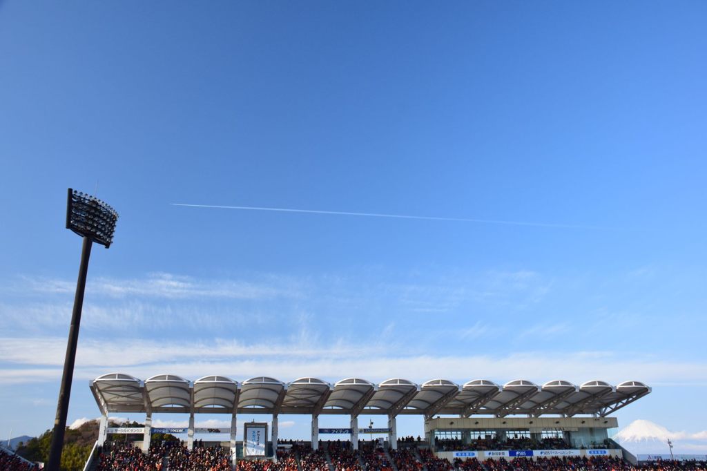 IAIスタジアム＆青い空＆飛行機雲＆富士山