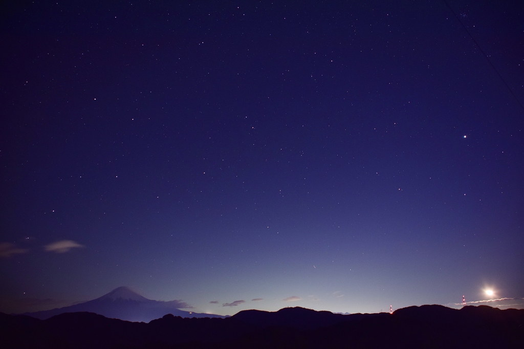 今宵の富士山と月