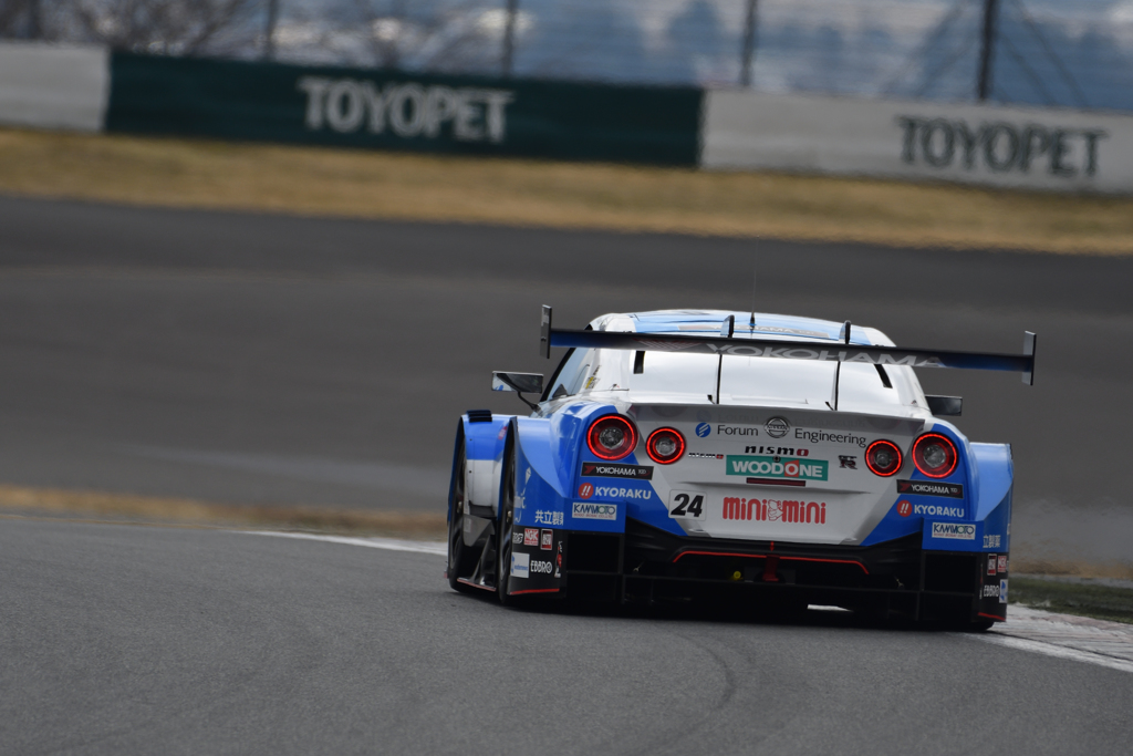 フォーラムエンジニアリングADVAN GT-R