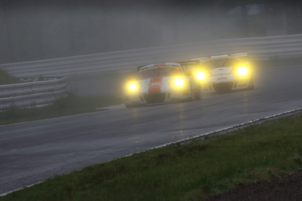 GULF NAC PORSCHE  vs Excellence Porsche