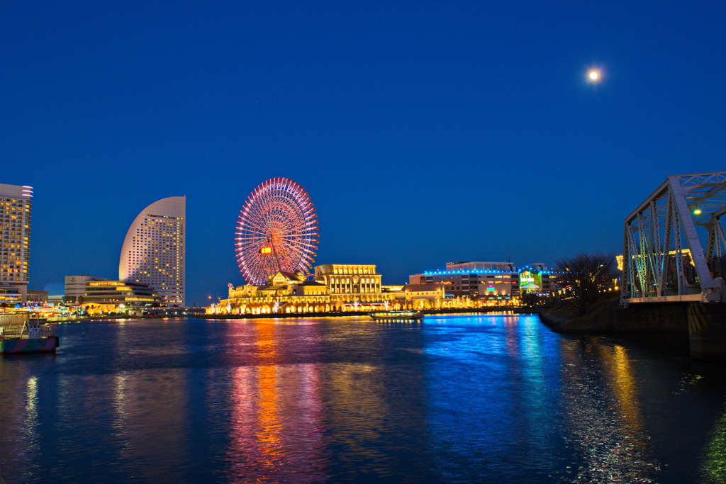 日没後のみなとみらい