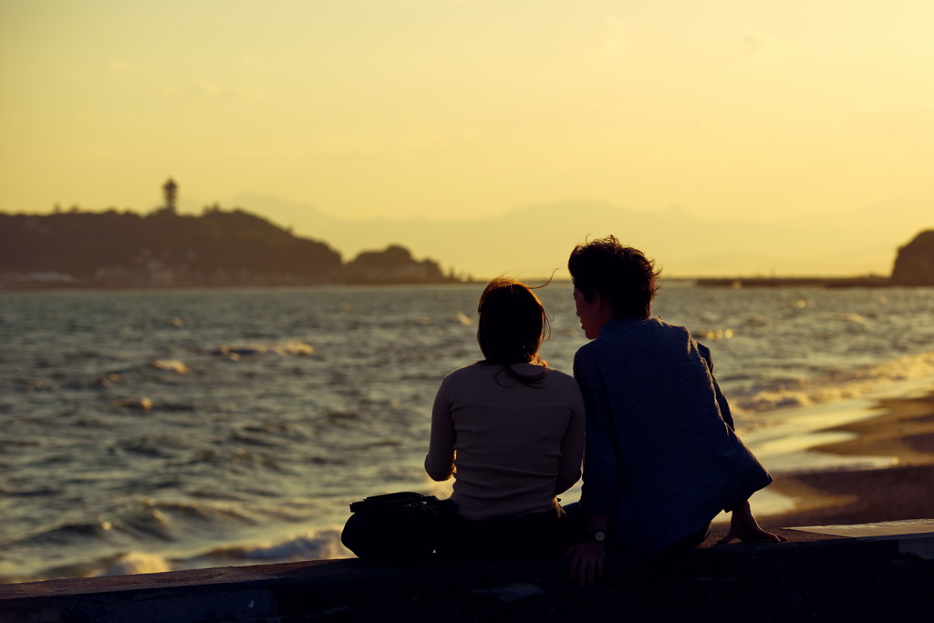 夕暮れ江ノ島を眺めながら・・