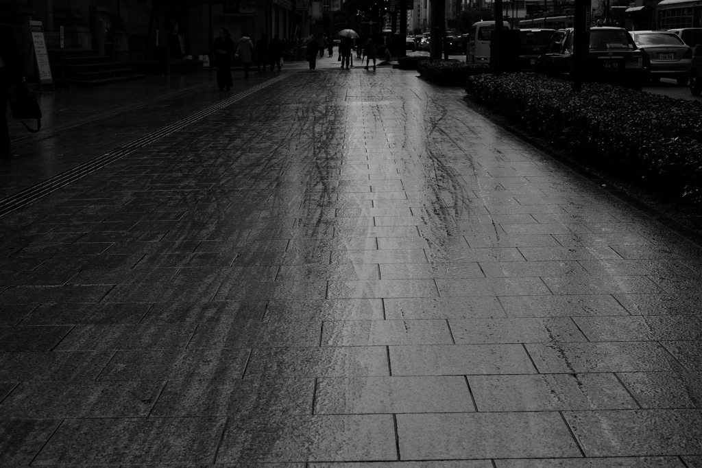 雨の大手町