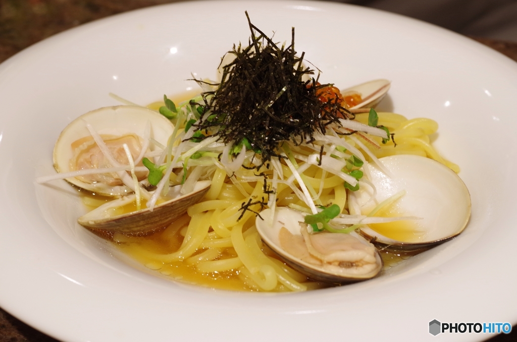 蛤のパスタ、イクラ添え