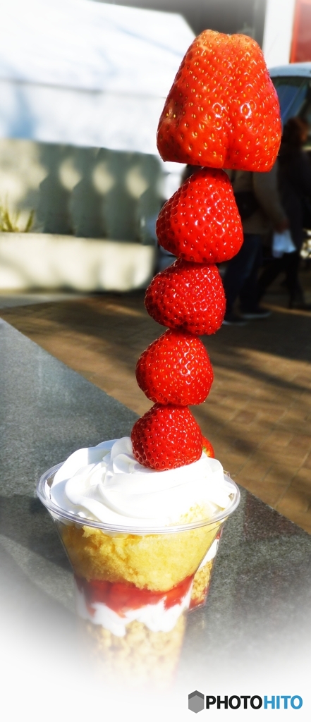 ランドマークブランドいちごパフェ