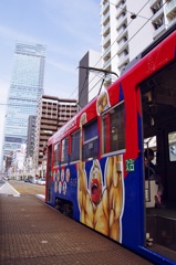 あべのハルカスとキン肉マン電車