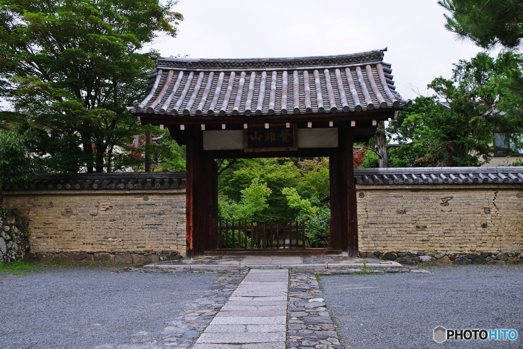 覚雄山鹿王院山門