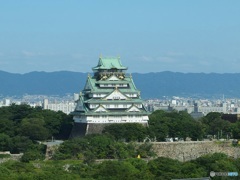 大阪城を見下ろして