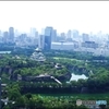 大阪城を見下ろしながら