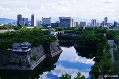 お堀の空