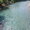 透き通るほどの水色