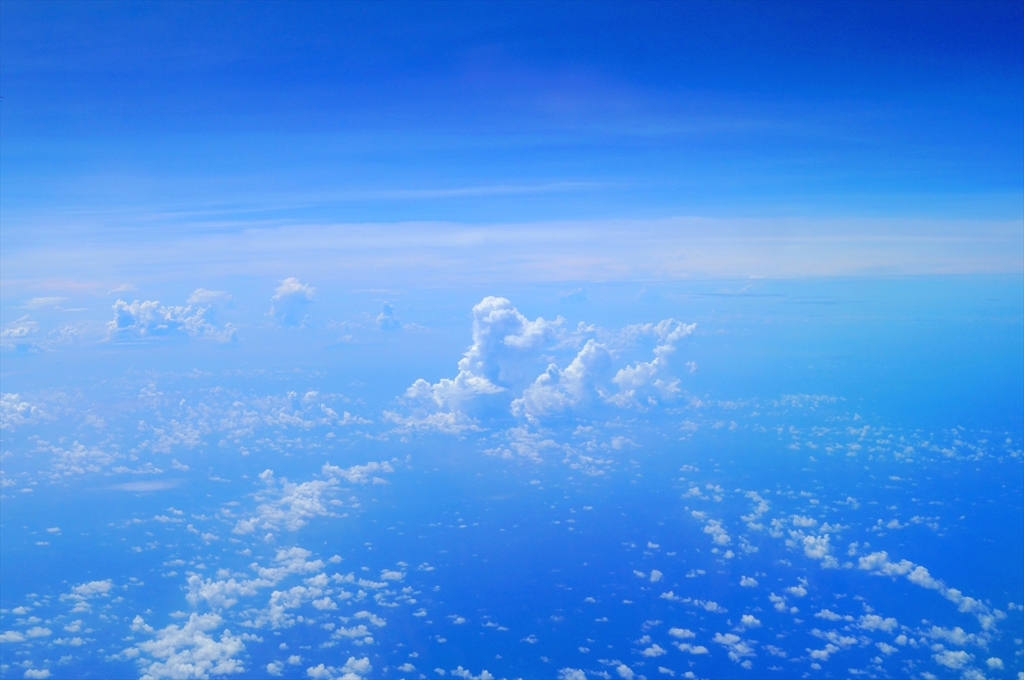 雲の上から