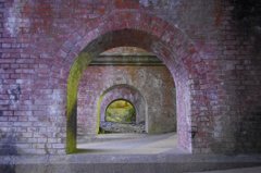 水路のトンネル