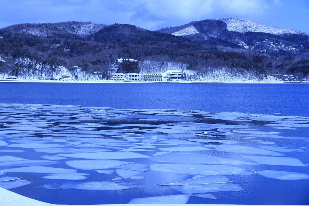 2月10日山中湖にて。流氷のよう