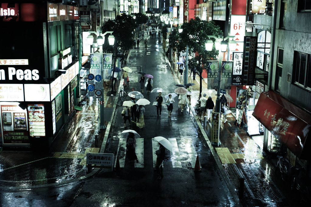 雨の新宿