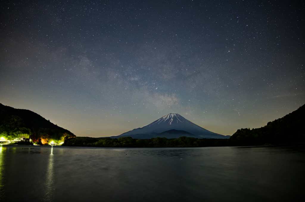 富士山上に天の川