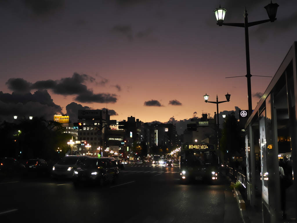 夕暮れバス