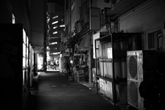 路地に寒風
