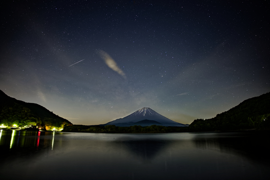 流れ星一つ