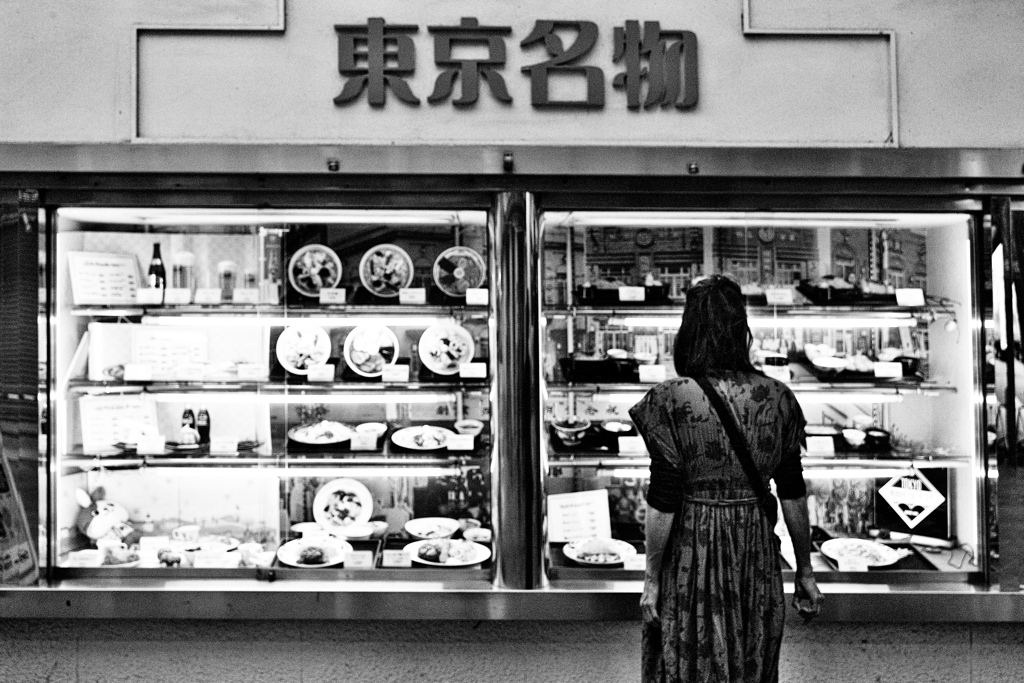 名物は店