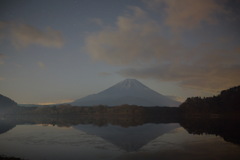 大きなレンズで