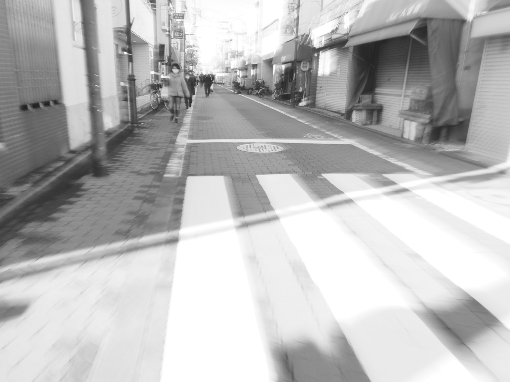 商店街を歩く