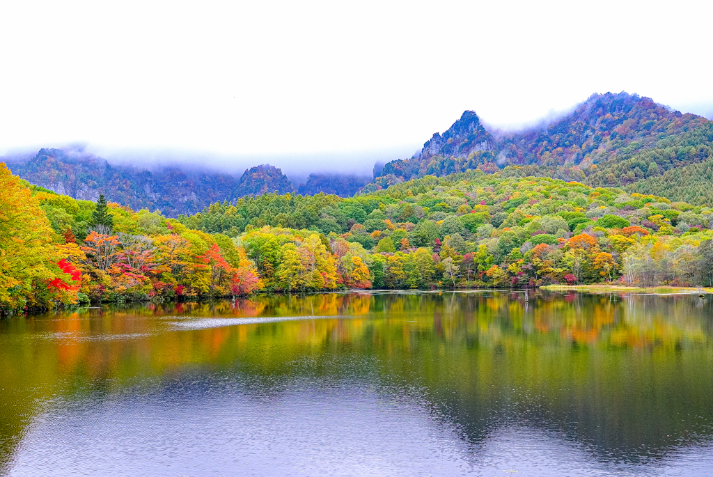 鏡池と戸隠山