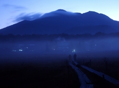 「山小屋の夜明け」