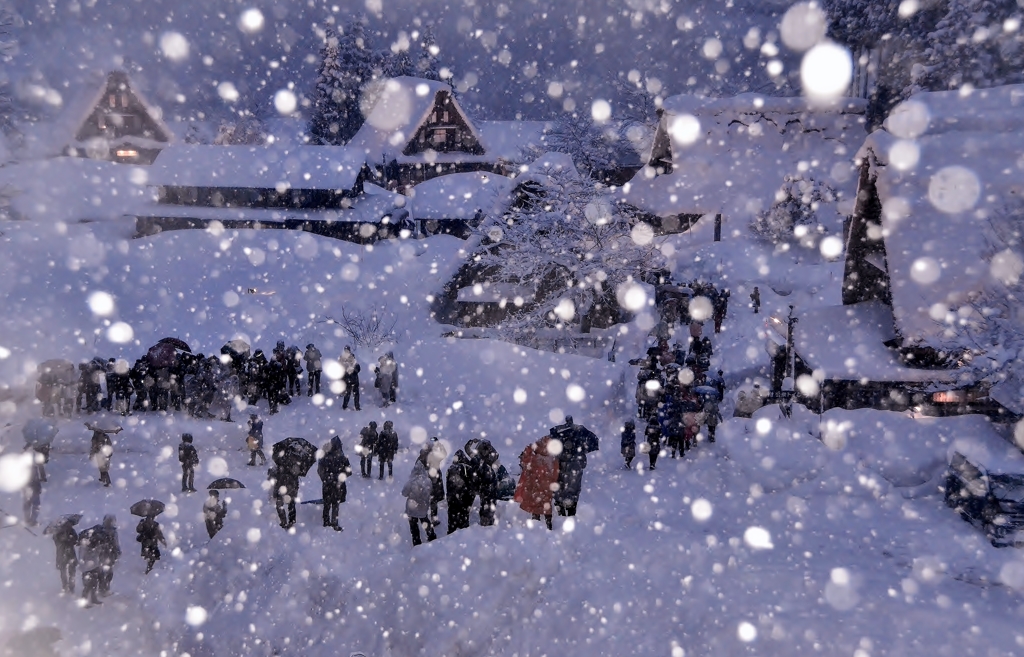 「雪降る合掌集落」